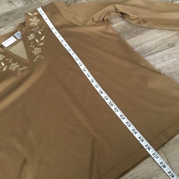 Vintage Alfred Dunner Doe Coloured Embroidered Sweater With Shoulder Pads - Picture 15 of 16